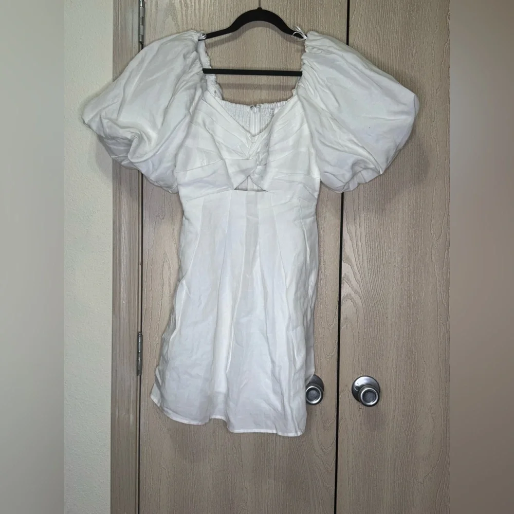 ASTR The Label Elegant White Puff Sleeve Top